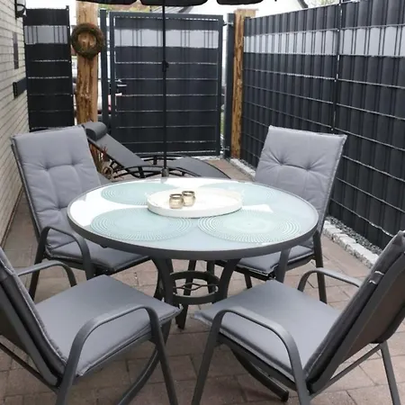 Holiday home Ferienhaushaelfte Blankenmoor Busum