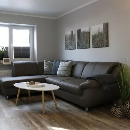 Ferienhaushaelfte Blankenmoor Holiday home *